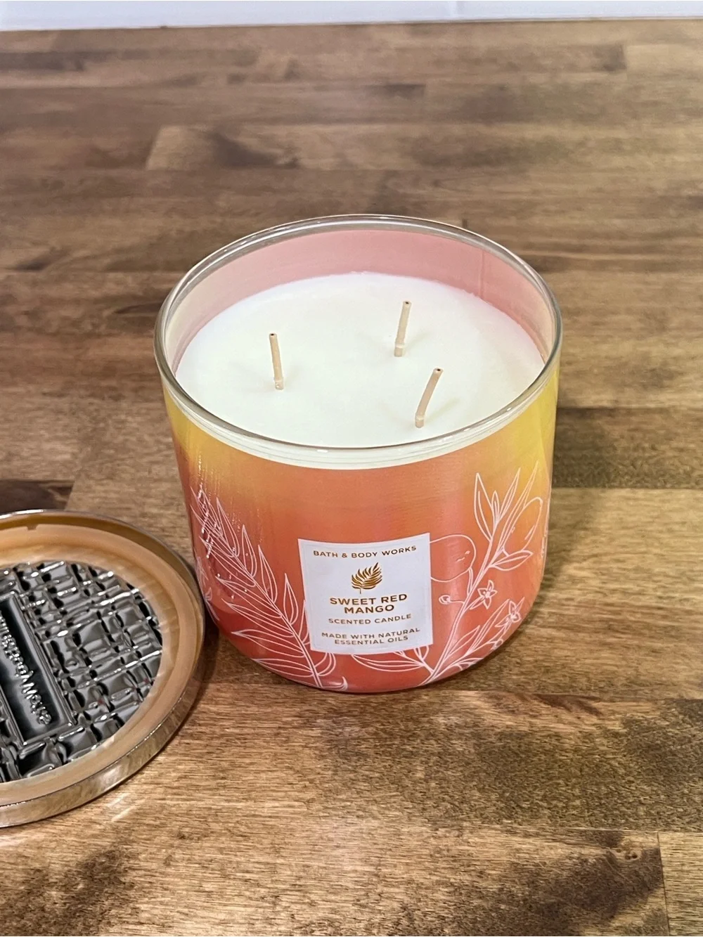 Bath & Body Works Sweet Red Mango Candle - Picture 2 of 4